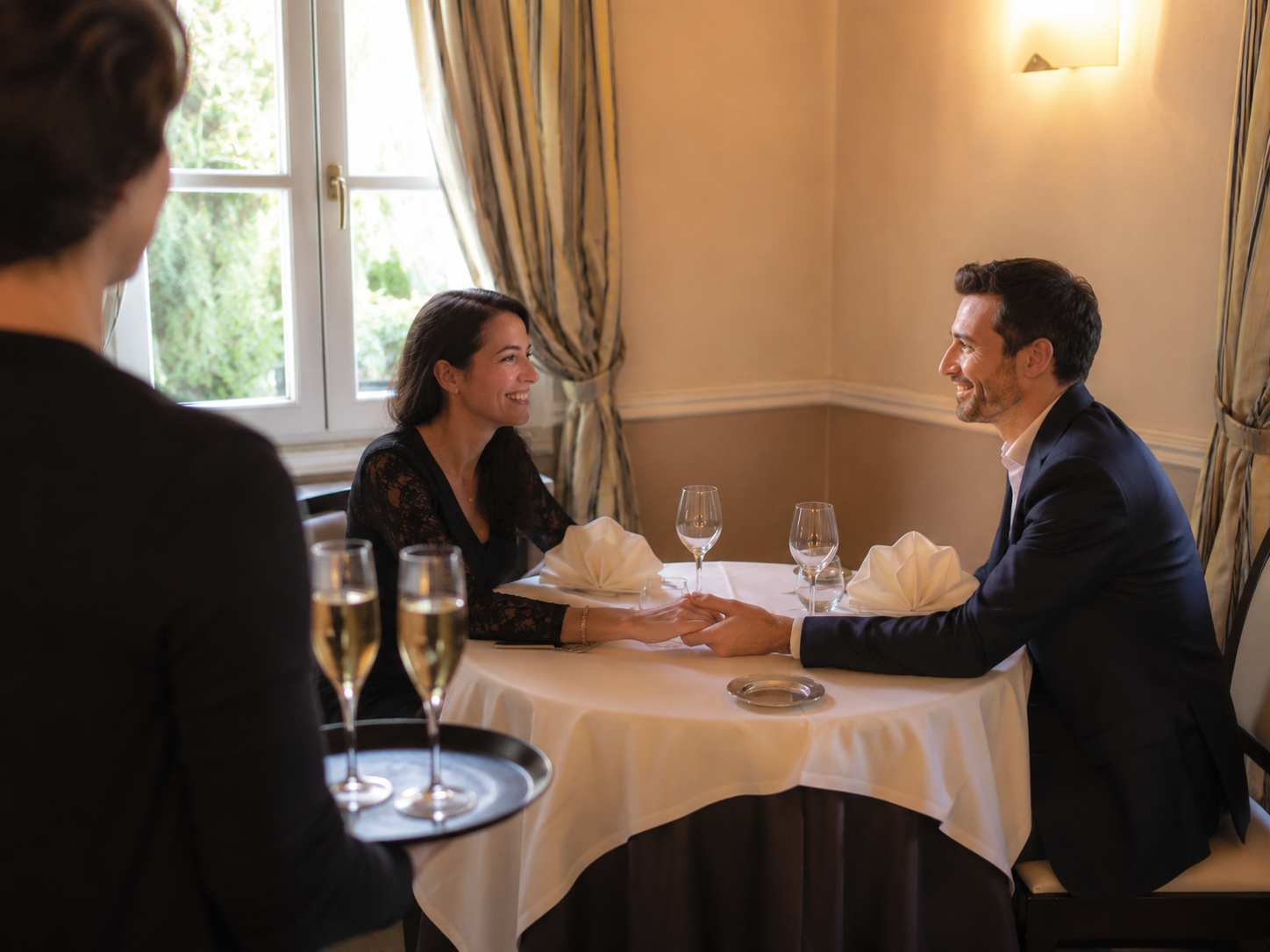Table dress&eacute;e &agrave; l'Auberge Proven&ccedil;ale